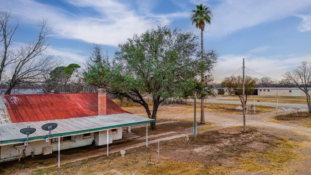 283,575 acres in Maverick County - photo 12