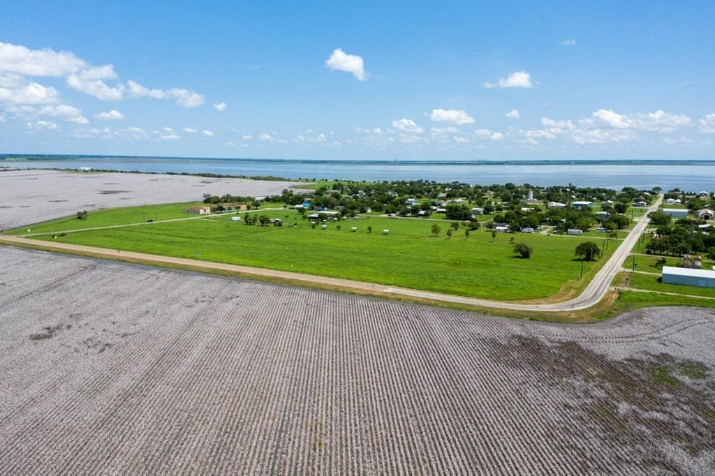 0.35 acres in Refugio County - photo 7