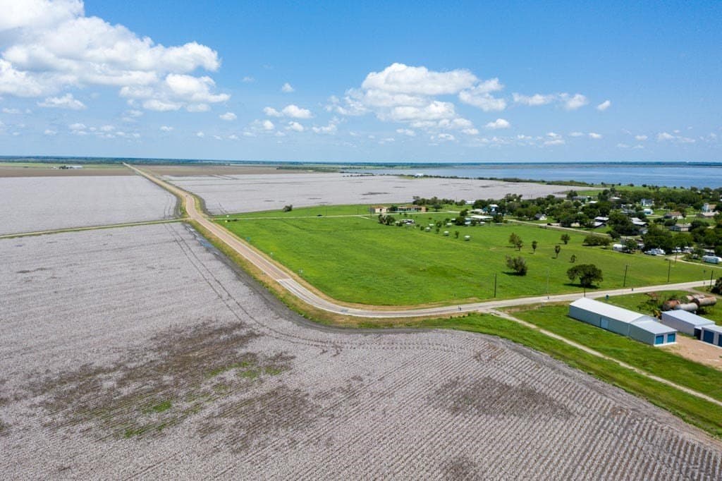0.35 acres in Refugio County - photo 9