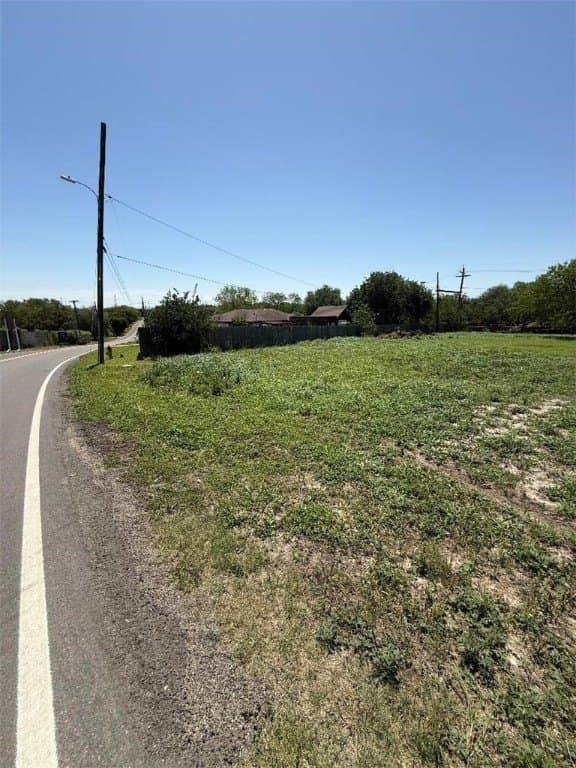 0.25 acres in Nueces County - photo 3