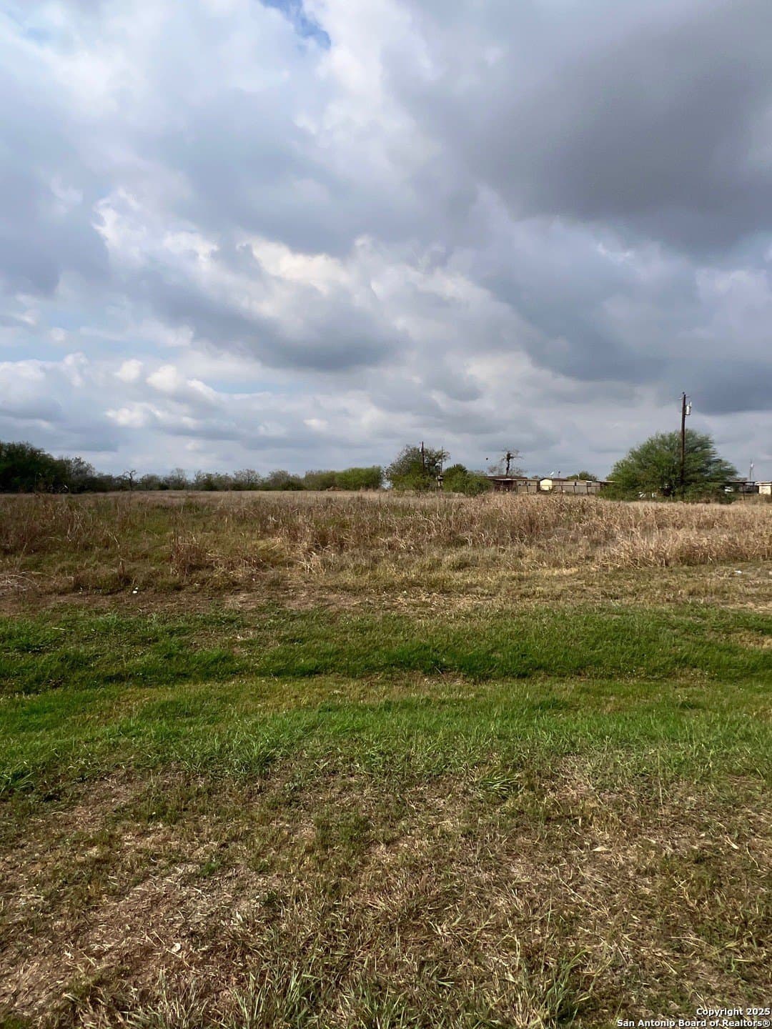 2 acres in Gonzales County - photo 2