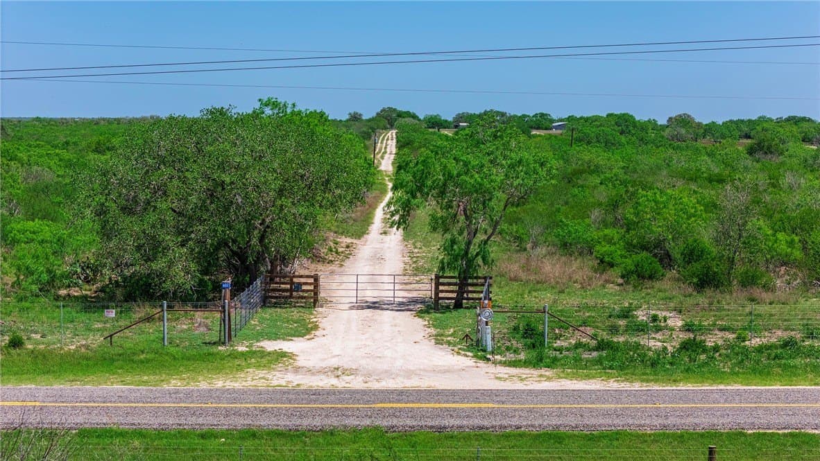 281.48 acres in Bee County - photo 10