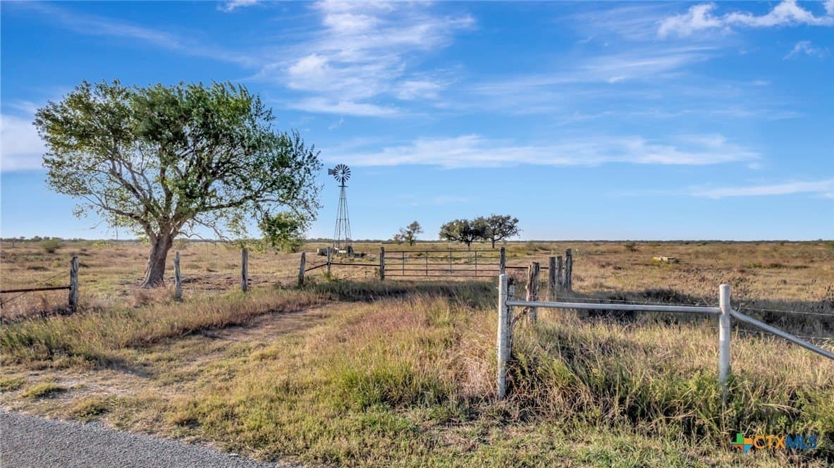 10.32 acres in Victoria County - photo 2