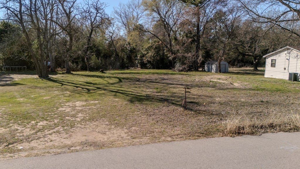 0.53 acres in Henderson County - photo 7