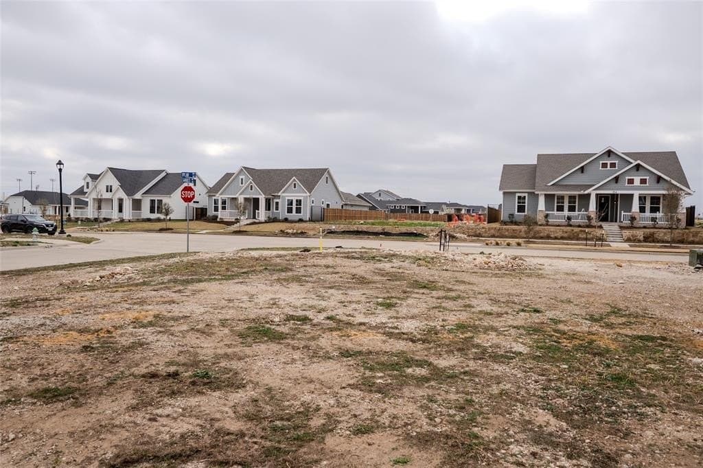 0.14 acres in Ellis County - photo 4