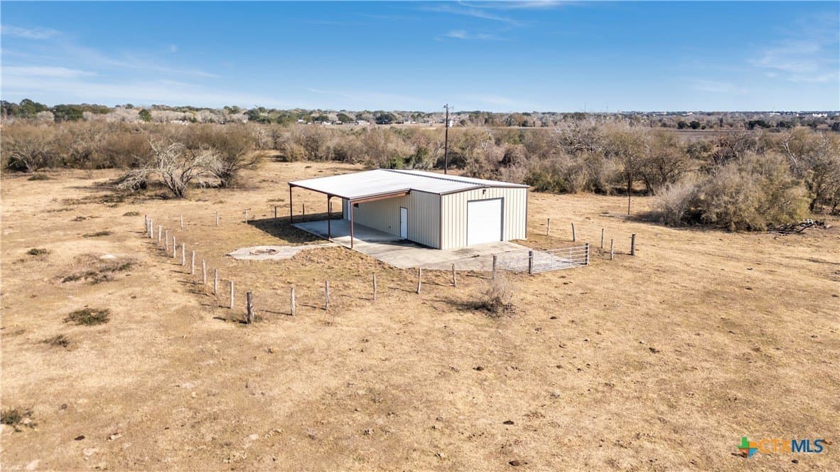 308 acres in Victoria County - photo 14
