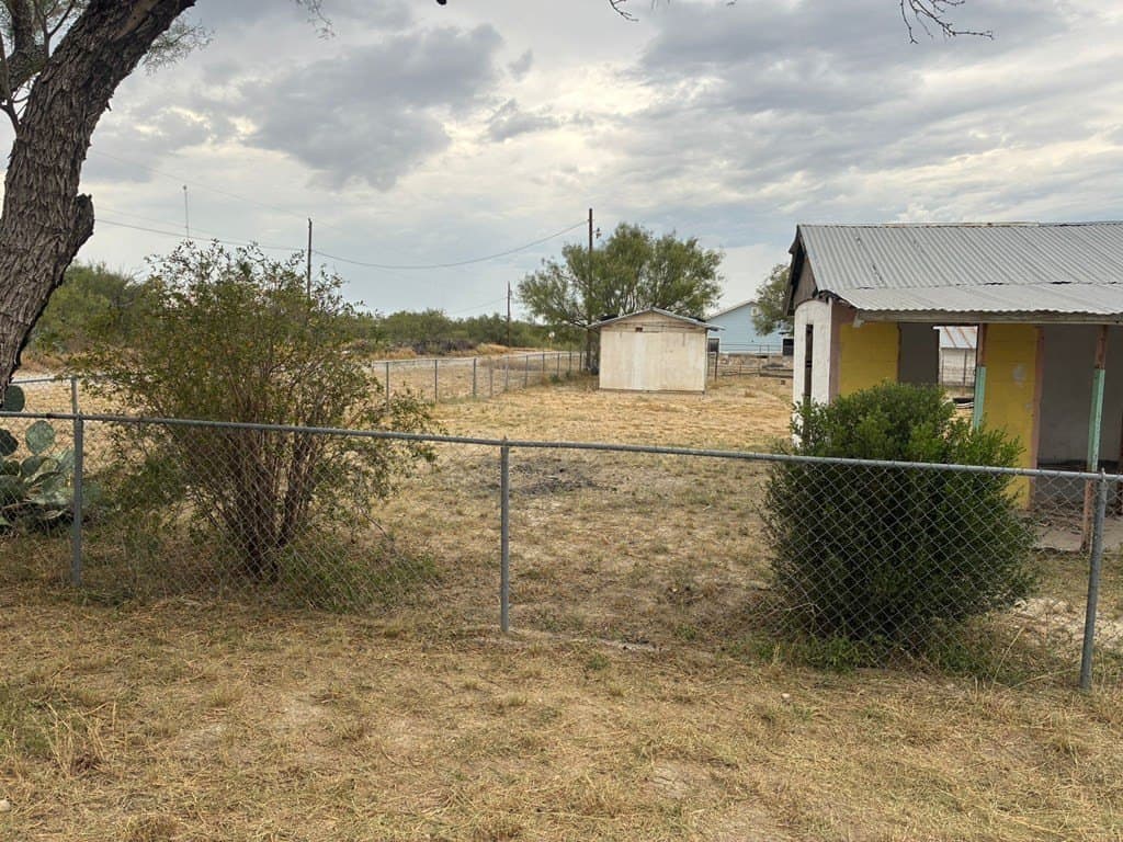 7,000 acres in Maverick County - photo 8