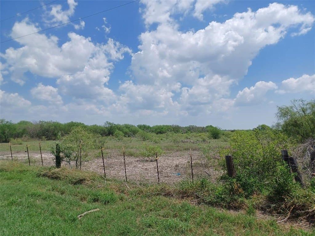 5.09 acres in San Patricio County - photo 2