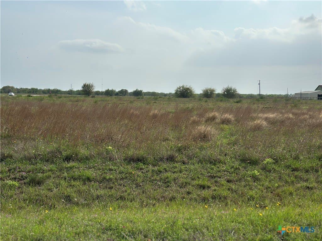 3.29 acres in Victoria County - photo 3