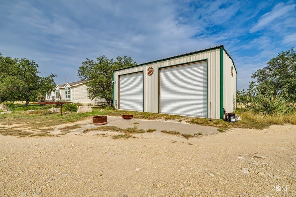 23.66 acres in Sutton County - photo 34