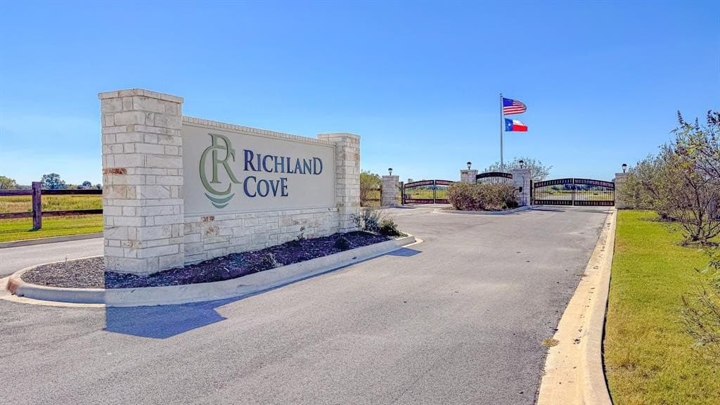 1.32 acres in Navarro County - photo 34