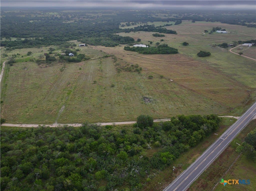 10 acres in DeWitt County - photo 8