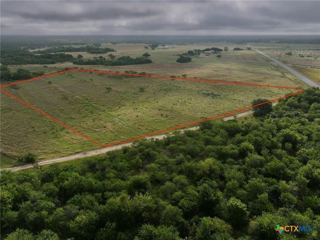 10 acres in DeWitt County - photo 3