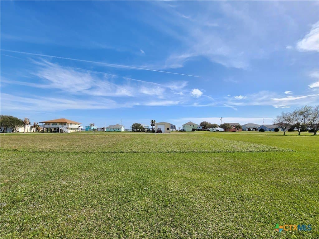 Bayview Drive lot: 568
