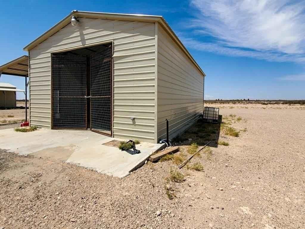 610 acres in Reeves County - photo 2