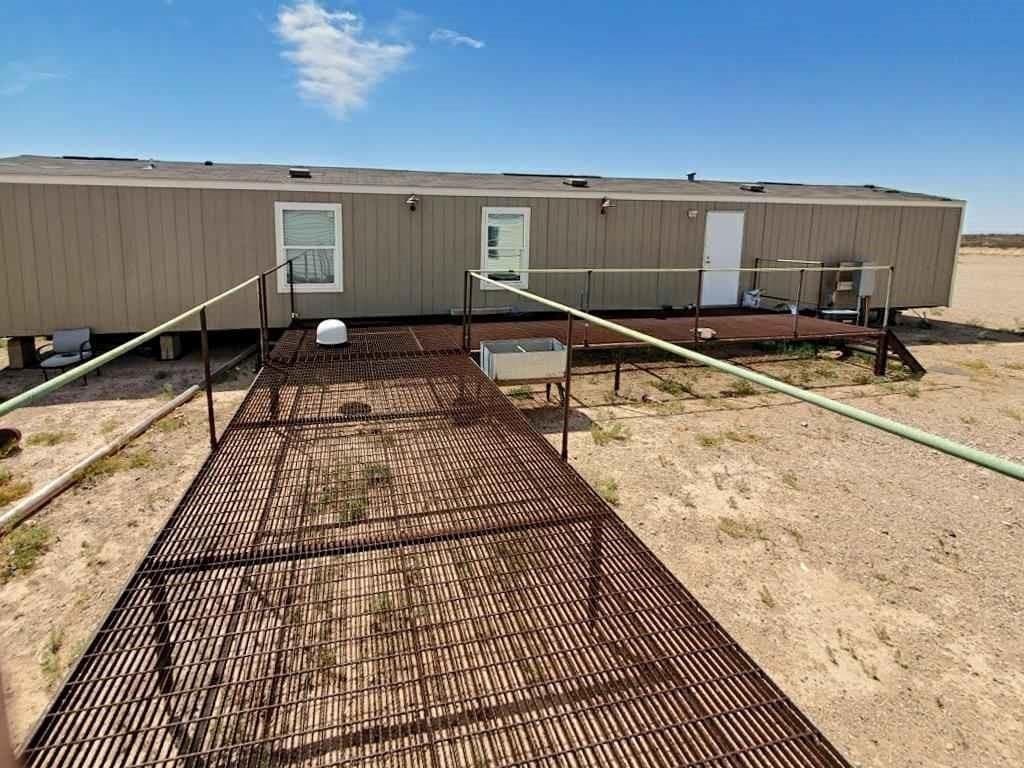 610 acres in Reeves County - photo 4