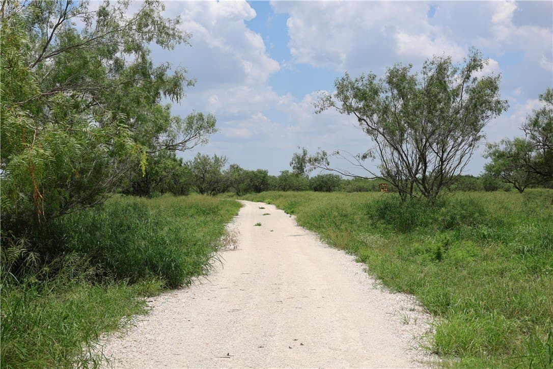 21.71 acres in Jim Wells County - photo 2