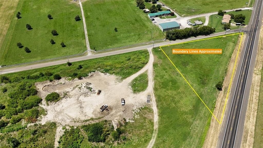 1.37 acres in Navarro County - photo 4