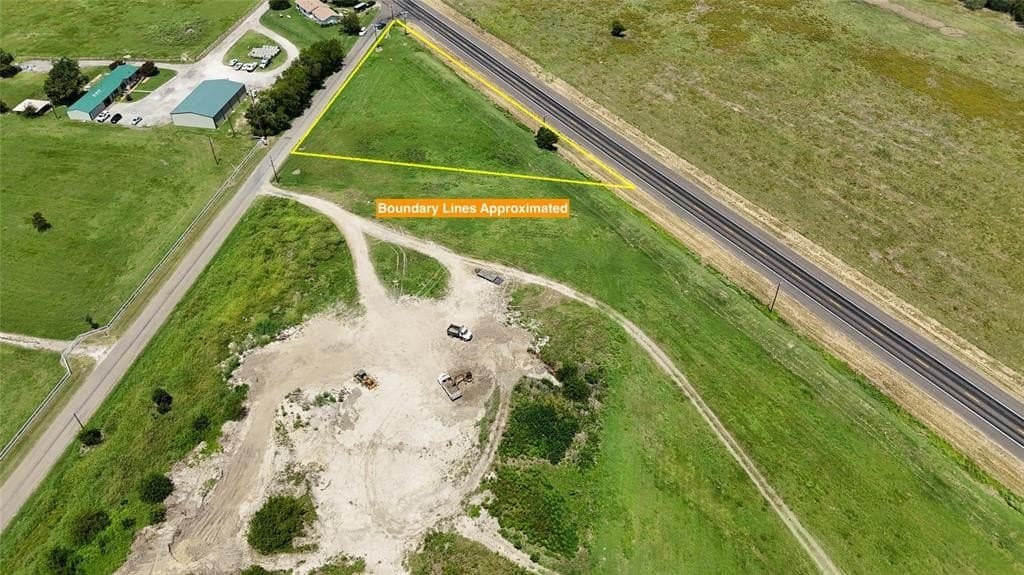 1.37 acres in Navarro County - photo 2