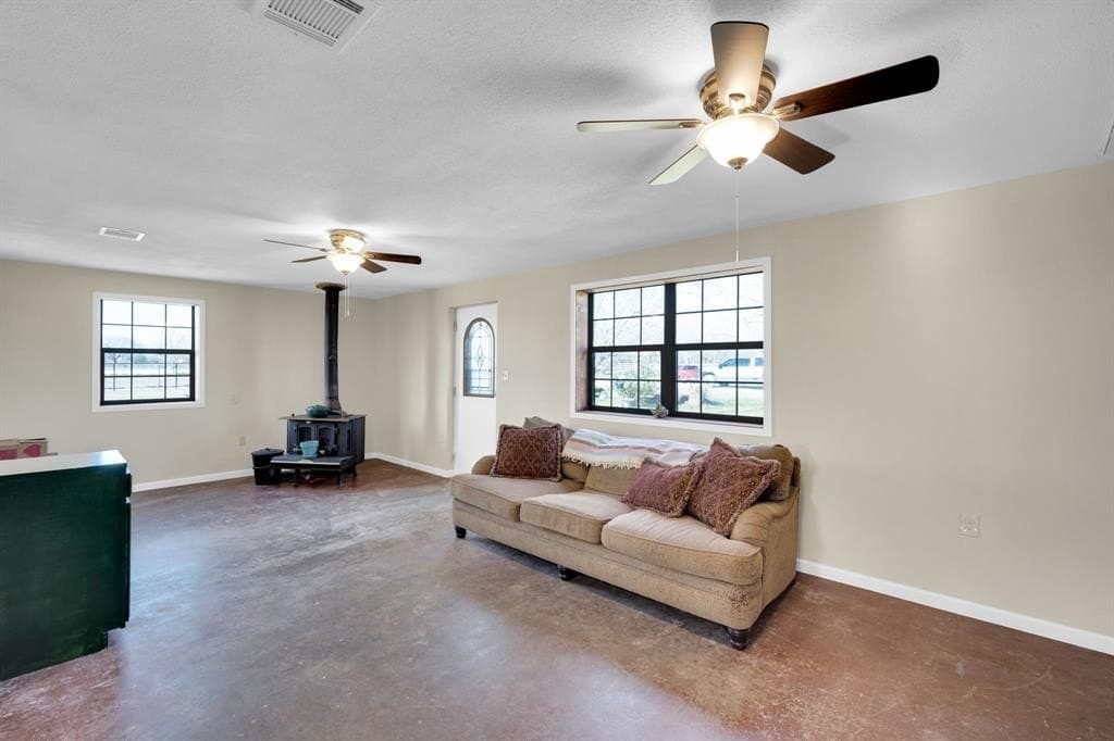 10 acres in Hill County - photo 4