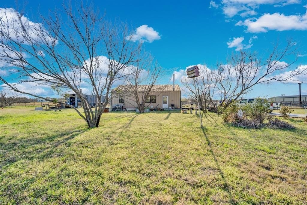 10 acres in Hill County - photo 2