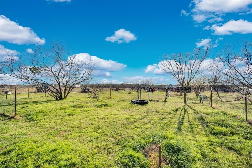 10 acres in Hill County - photo 17