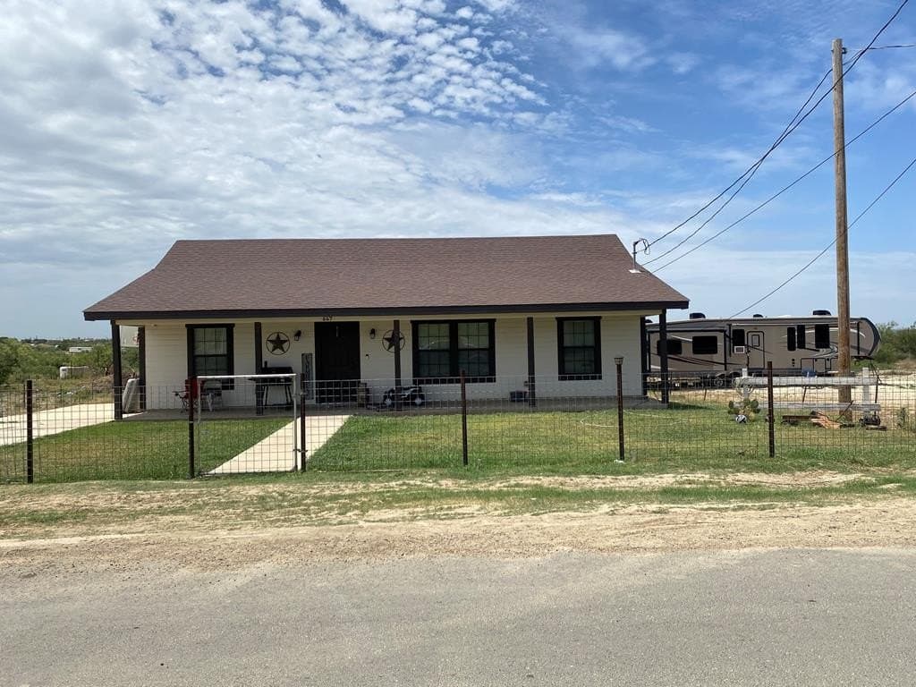 647 Ranchitos Road