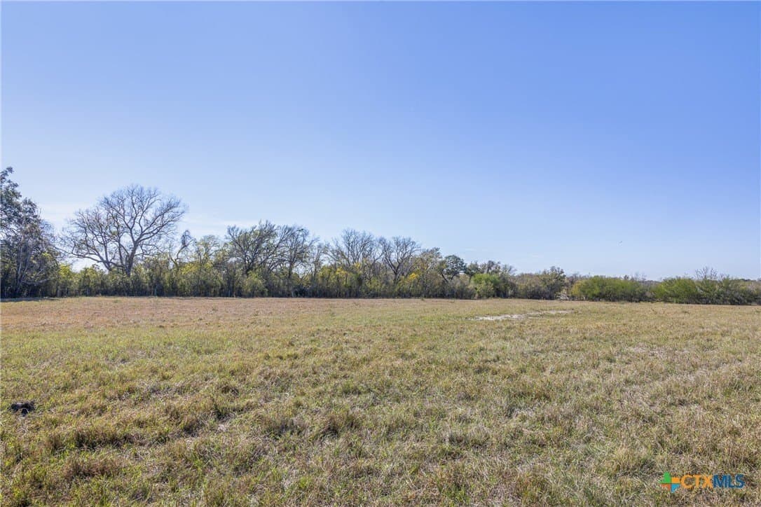 10.01 acres in Gonzales County - photo 8
