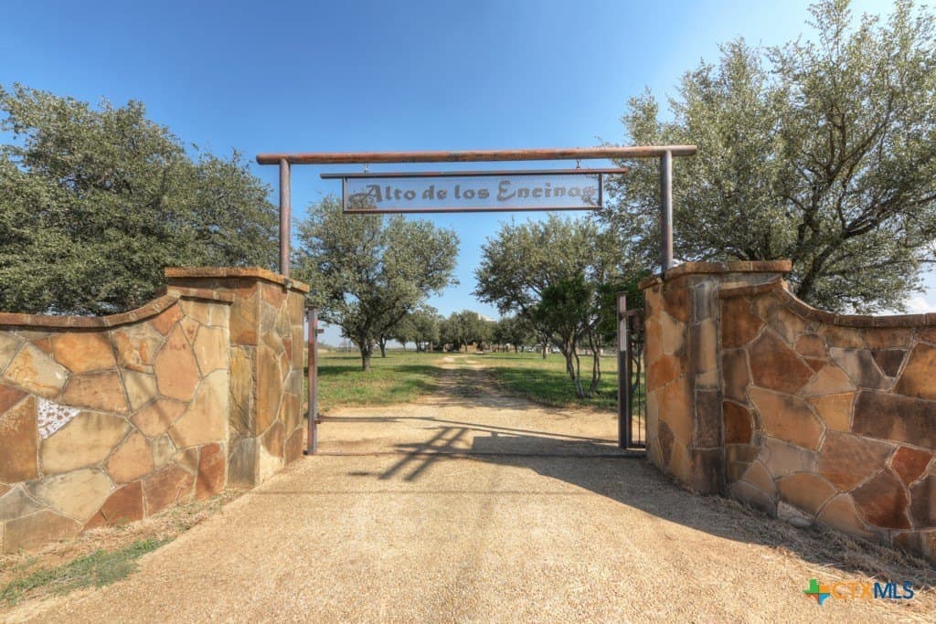 100 acres in Bexar County - photo 3