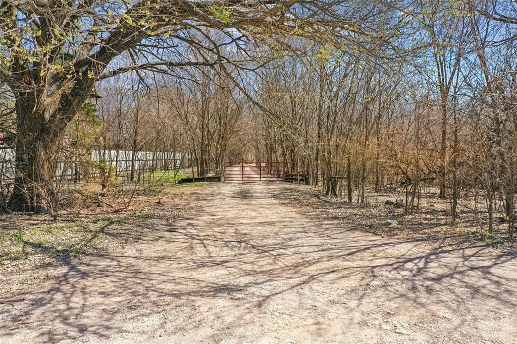 35.37 acres in Ellis County - photo 4