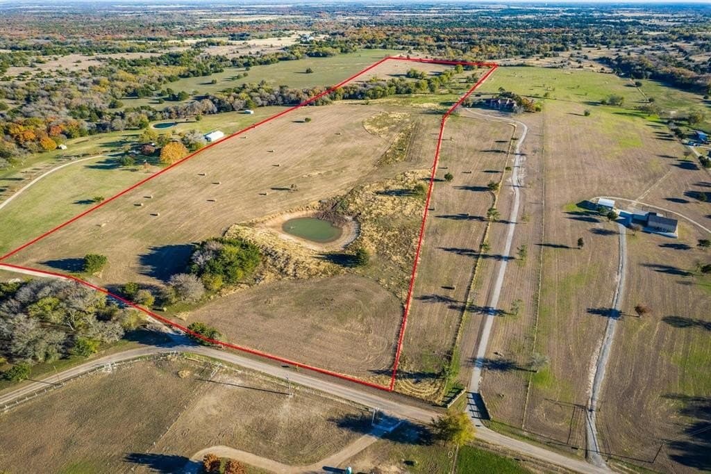 36.08 acres in Ellis County - photo 2
