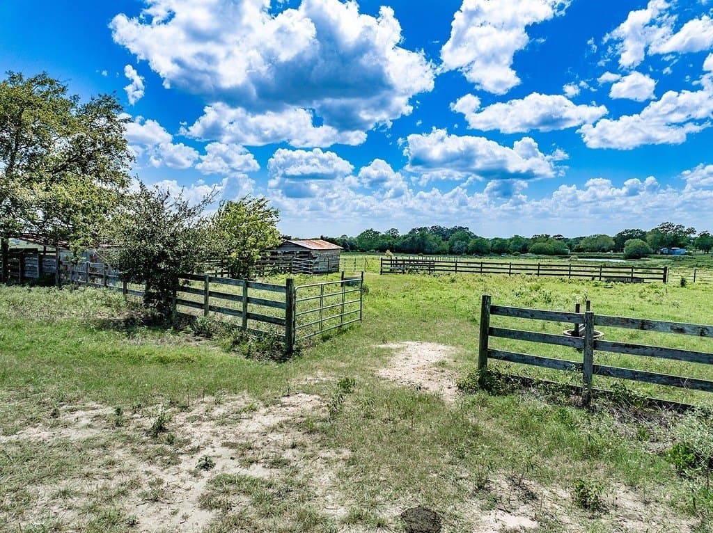 38 acres in Colorado County - photo 2