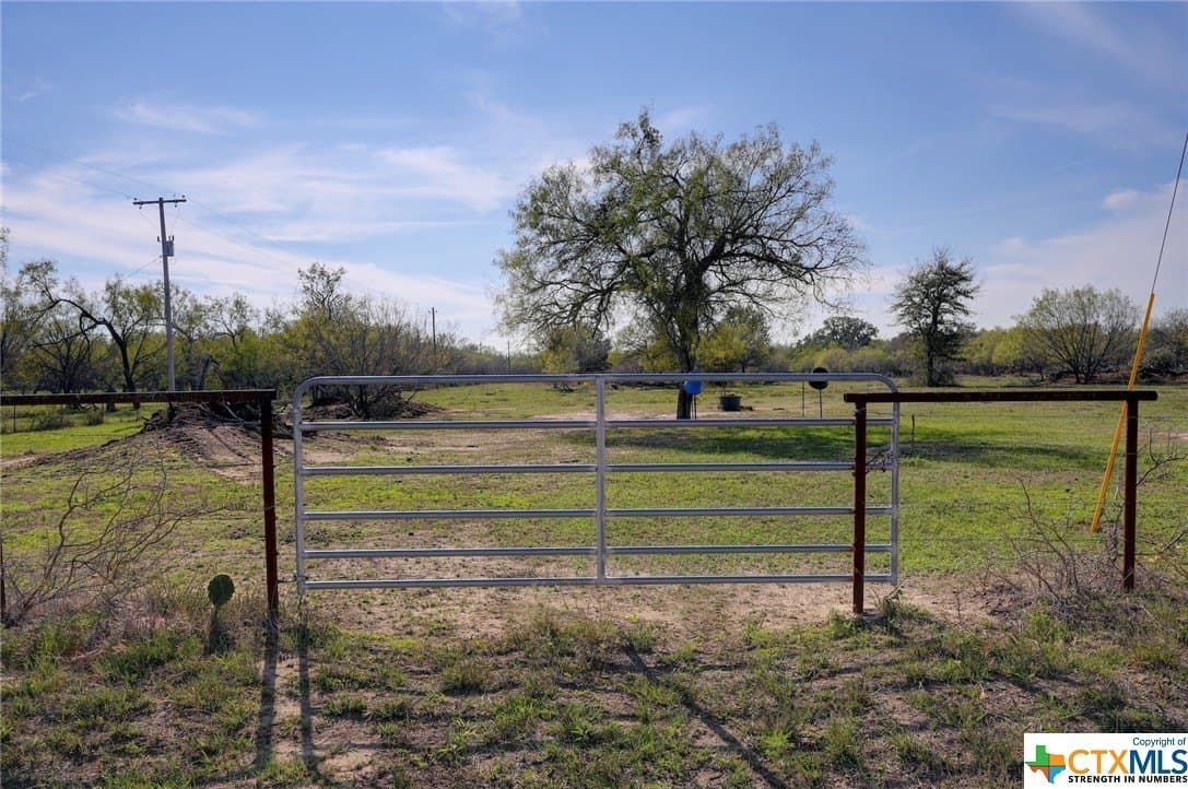 20 acres in Guadalupe County - photo 2