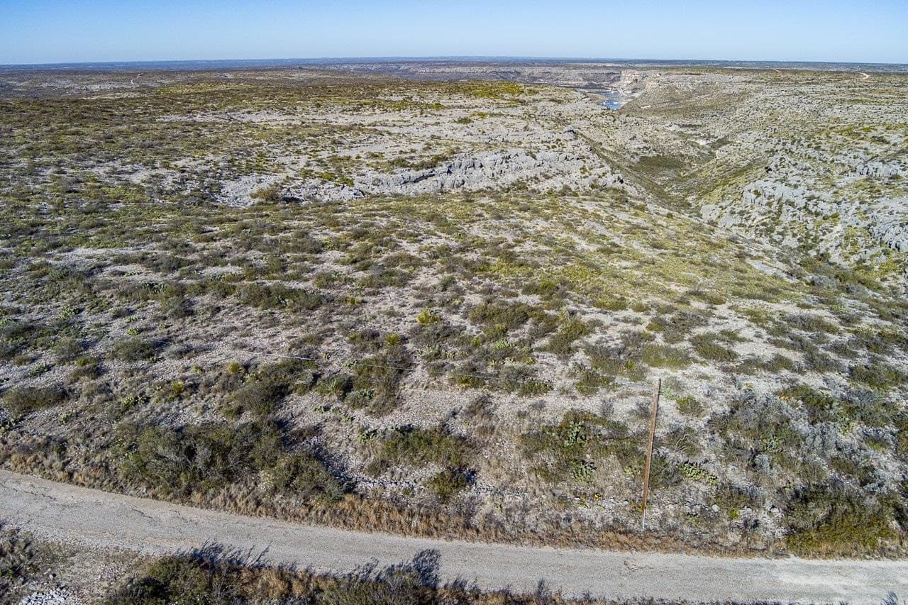 11.99 acres in Val Verde County - photo 4