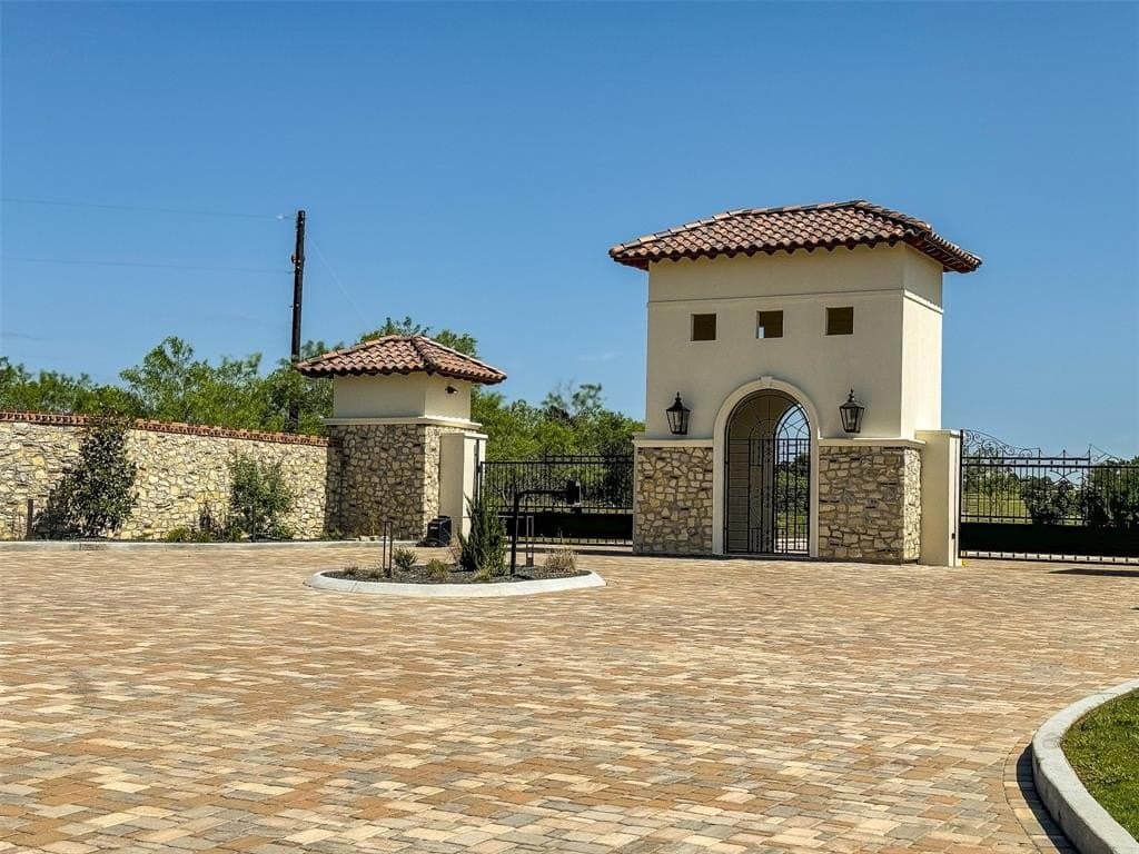 2027 Verona Drive