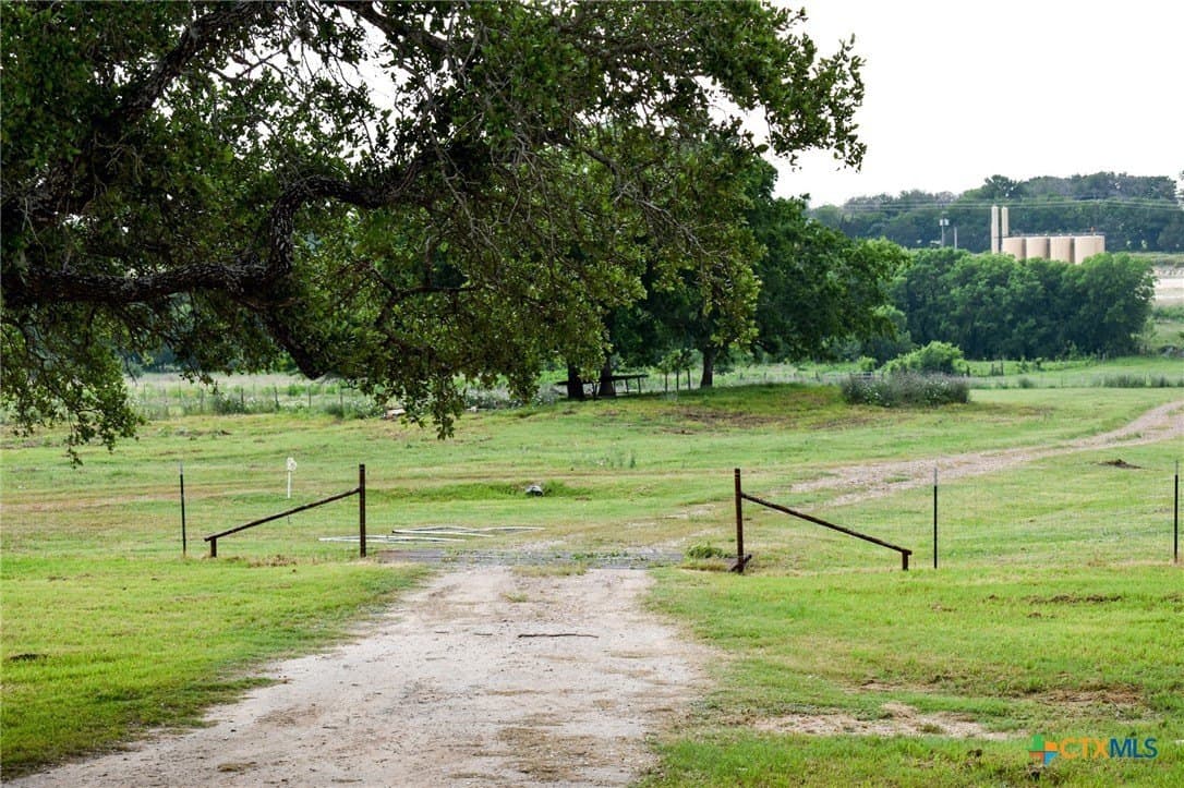 18.4 acres in Lavaca County - photo 3