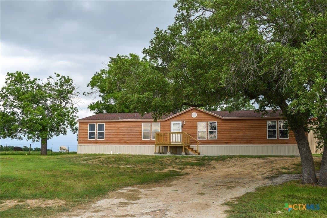 18.4 acres in Lavaca County - photo 2