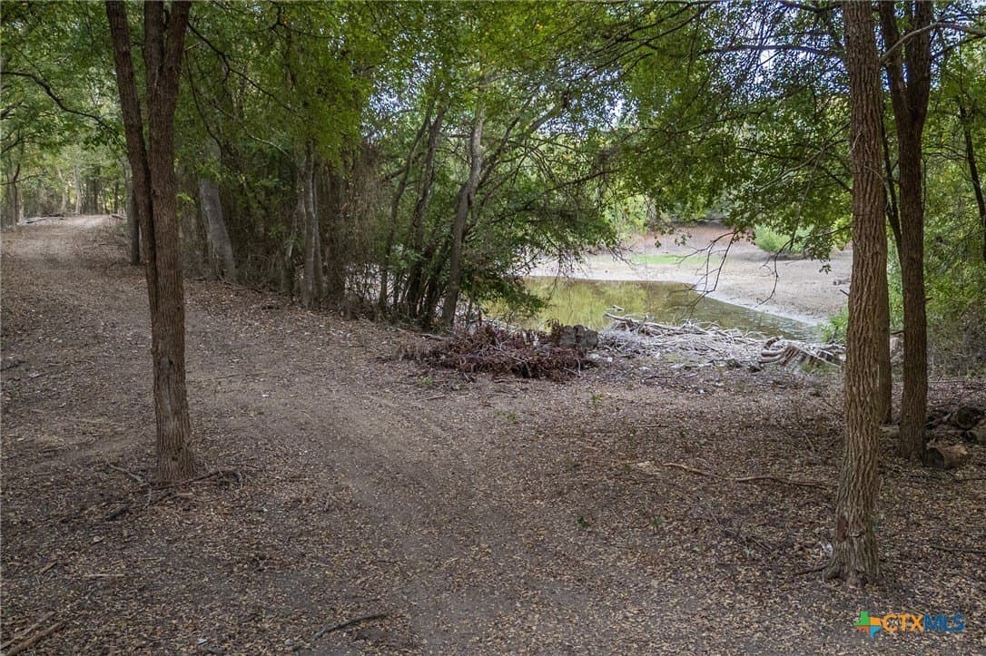 7.93 acres in McLennan County - photo 2