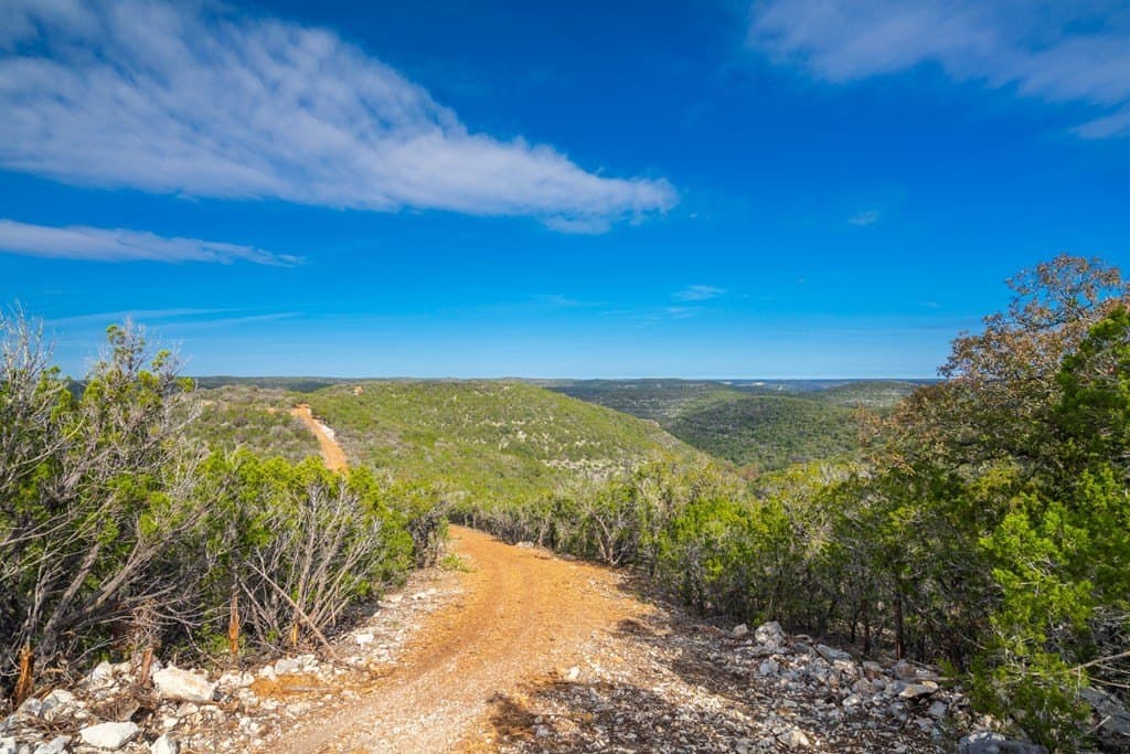 230 acres in Real County - photo 6