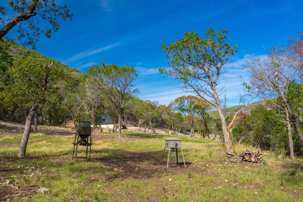 230 acres in Real County - photo 8