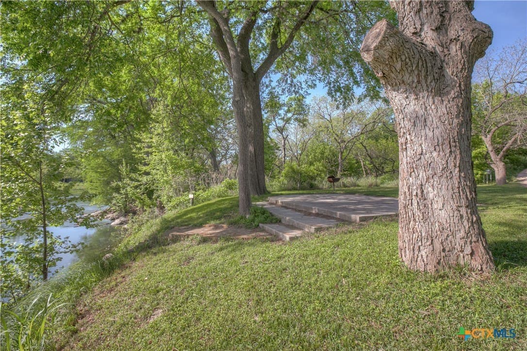 0.95 acres in Comal County - photo 3