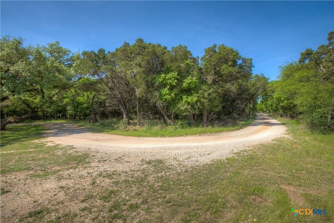 0.95 acres in Comal County - photo 10