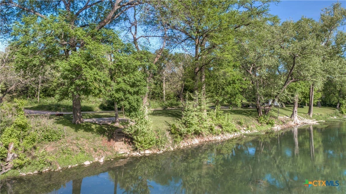 0.95 acres in Comal County - photo 25
