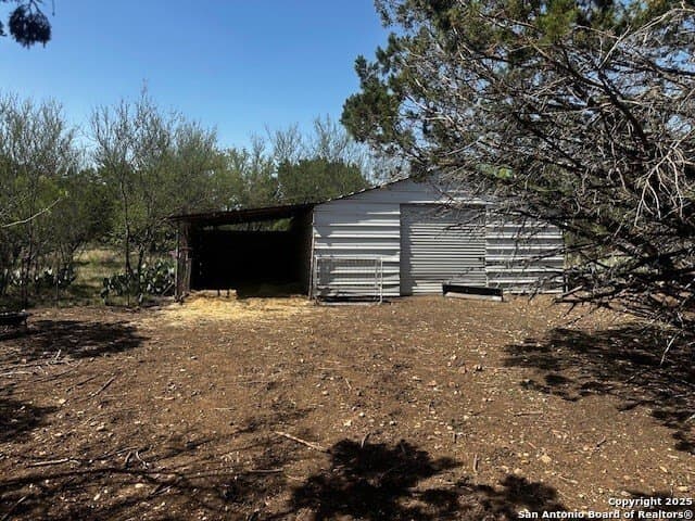 4,000 acres in Real County - photo 17