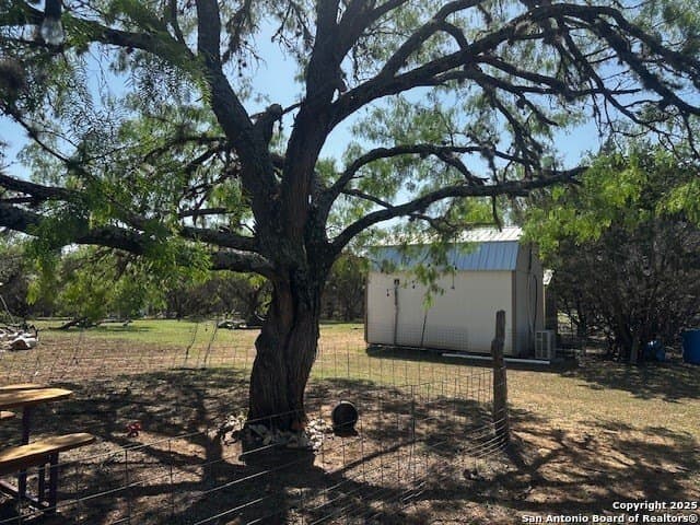 4,000 acres in Real County - photo 5