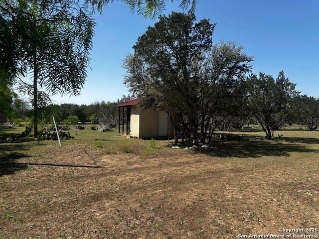 4,000 acres in Real County - photo 7