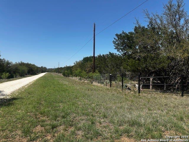 4,000 acres in Real County - photo 2