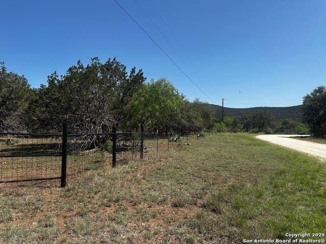 4,000 acres in Real County - photo 3