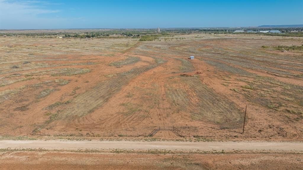 10 acres in Nolan County - photo 2