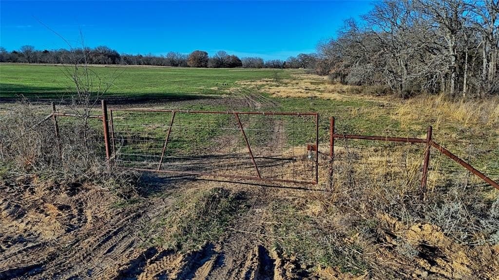 159.49 acres in Montague County - photo 9